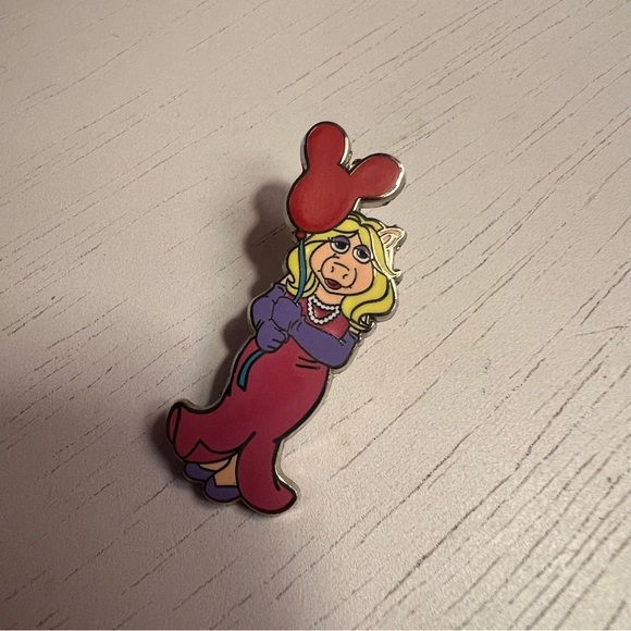 Miss Piggy Muppets Disney Pin Trading - Picture 2 of 4